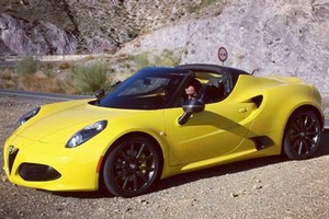 “Người đẹp Ý” Alfa Romeo 4C Spider lộ diện không che đậy