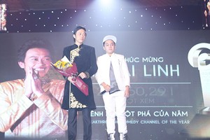 Hoài Linh xúc động nhận giải thưởng POPS Awards 2016