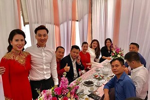 Ảnh hiếm hoi trong đám hỏi của Thành Trung và bạn gái