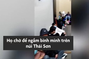 Tránh rét trong nhà vệ sinh, chờ ngắm mặt trời mọc ở Trung Quốc