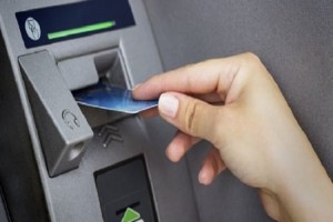 Máy ATM nuốt thẻ: Làm 3 việc này lập tức để lấy lại nhanh chóng