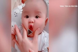 Video: Mẹ “khoe” con hơn 1 tuổi đáng yêu, đốn tim cộng đồng mạng