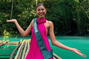 Sắp chung kết Miss Earth 2022, Thạch Thu Thảo trượt loạt giải phụ