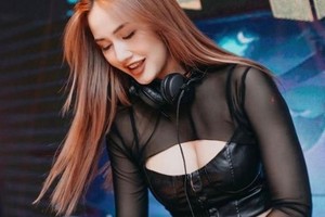 Gu ăn mặc nổi bật của hot DJ cổ vũ tuyển Tây Ban Nha 