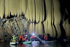 Ngắm hang động tuyệt đẹp vừa được tìm thấy giữa rừng Trường Sơn