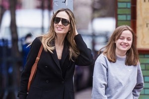 Bất ngờ dung mạo con gái út của Angelina Jolie và Brad Pitt 