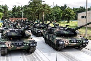 Ba Lan nhận lô xe tăng Leopard 2A5 cuối cùng từ Đức