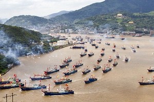 Hàng ngàn tàu cá Trung Quốc tràn vào Biển Đông 