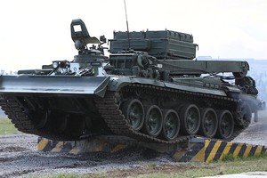 Lần đầu tiên "voi thép" BREM-1 cặp với xe tăng T-90 Việt Nam