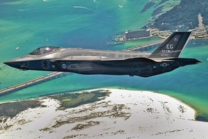 Máy bay F-22, F-35 liên tục "gãy cánh": Không quân Mỹ nên xem lại mình?