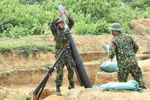 Chiêm ngưỡng Pháo binh Việt Nam khai hỏa súng cối M1943, "khạc lửa" RPG-7 