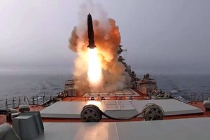 Type 055 Trung Quốc và Zumwalt Mỹ chào thua tàu chiến khủng của Nga