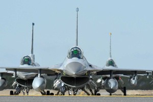 Ukraine muốn F-16, Mỹ chưa duyệt gói hỗ trợ 40 tỷ USD