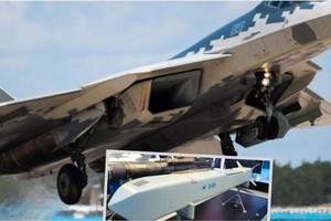 Su-57 gây choáng với 2 tên lửa Kh-69 ở giá treo ngoài