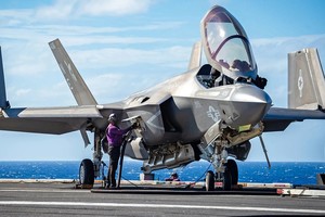 Siêu tiêm kích tàng hình F-35C, “xương sống” của Hải quân Mỹ