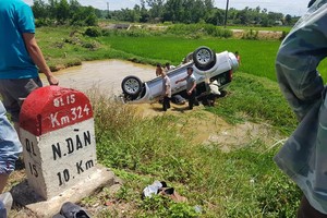 Nghệ An: Ô tô lao xuống cống nước, tài xế tử vong