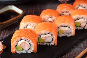 Người phụ nữ 34 tuổi bị mất ngủ, gặp ảo giác vì ăn sushi để lâu ngày