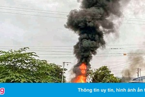 Xe bồn chở xăng phát nổ như bom 