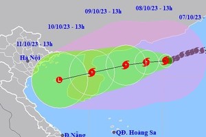 Bão số 4 duy trì cường độ rất mạnh, hướng về Vịnh Bắc Bộ