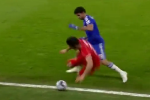 Những tình huống chơi xấu của Diego Costa trong trận với Liverpool