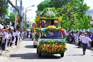 Học sinh đưa tiễn cô giáo tử vong trong tai nạn thảm khốc