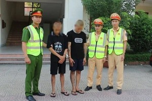 Nghệ An: Bắt hai thanh niên dùng dao cướp tài sản của người đi đường