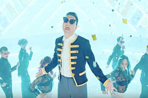 Psy trở lại với 2 MV hot ngang ngửa “Gangnam Style“