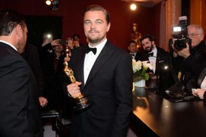 Tượng vàng Oscar của Leonardo DiCaprio trị giá 1 USD?