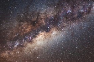 Kinh ngạc xác chết thiên hà rơi vào Milky Way