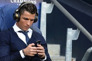 Cristiano Ronaldo cách ly vì Covid-19, mượn MXH gửi “tâm thư” đến fan