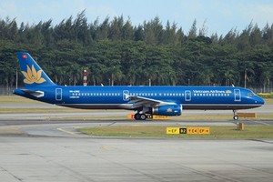 Tàu bay Airbus A321 của Vietnam Airline gặp sự cố trên đường băng