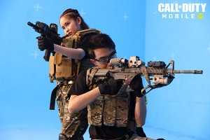 Cris Phan và vợ hot girl “cực ngầu'' cosplay chiến binh Call of Duty Mobile VN