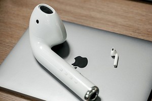 Tai nghe AirPods khổng lồ đang được săn lùng trên mạng có gì hot?