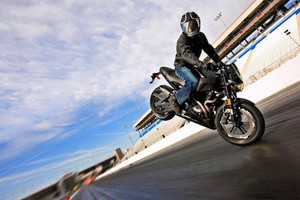 “Đã mắt” với màn trình diễn của các biker trên toàn Thế giới