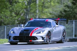 Sự hấp dẫn “chết người” từ “Hổ mang chúa” Dodge Viper ACR 