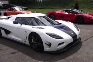 LaFerrari đọ sức cùng Koenigsegg Agera trên đường băng