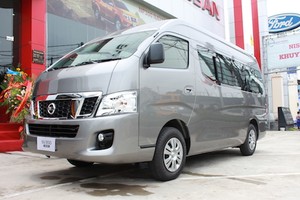 Cận cảnh minibus Nissan NV350 Urvan cạnh tranh Ford Transit