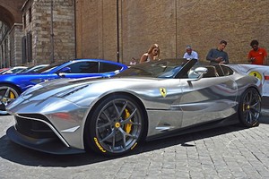 Loá mắt trước tuyệt phẩm Ferrari F12 TRS giá gần 100 tỷ