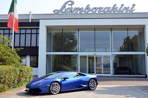 Quy trình sản xuất thủ công ra những “siêu bò” Lamborghini