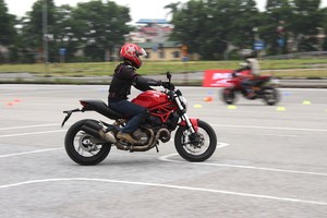 Học kỹ năng lái PKL an toàn cùng Ducati Riding Experience