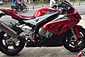 “Quỷ đỏ” BMW S1000RR 2015 độ full đồ chơi tại Việt Nam