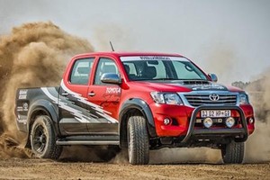 Xe bán tải “sói đội lốt cừu” Toyota Hilux Racing Experience