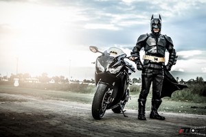 Siêu anh hùng Batman chạy môtô CBR1000RR đi từ thiện