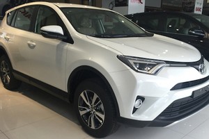 "Hàng xách tay" Toyota RAV4 2016 giá gần 2 tỷ tại Việt Nam