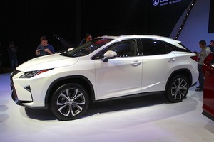 Lexus RX200t 2016 giá 3,06 tỷ có gì khác biệt?