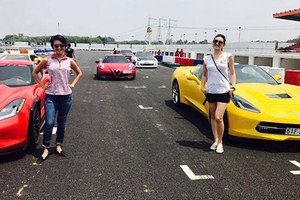 Hot girl Việt “nài cứng” siêu xe Chevrolet Corvette giá 5 tỷ 