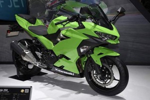 Kawasaki “vén màn” môtô Ninja 250 phiên bản 2018