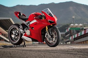 Siêu môtô Ducati Panigale V4 giá từ 711 triệu đồng 