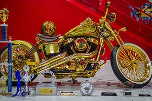 "Phát thèm" siêu môtô Harley-Davidson mạ vàng thật