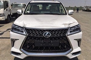 Lexus LX570 Superior "thét giá" 10 tỷ tại Việt Nam